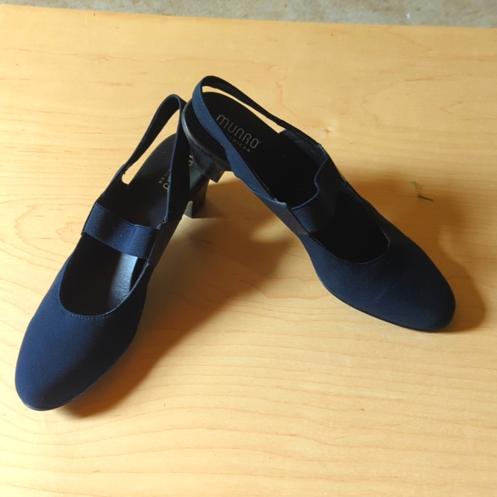 Munro American Navy blue shoes